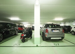 Geräumiger Tiefgaragenstellplatz mit direktem Zugang zum Haus