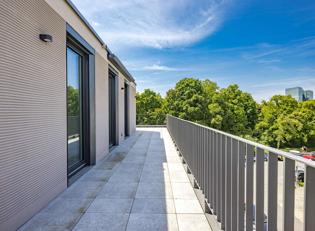 180° Süd-/West-Terrasse