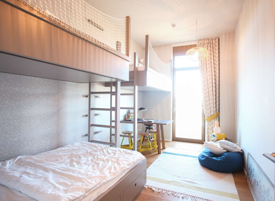 Liebevoll gestaltetes Kinderzimmer mit einzigartiger Schreinerarbeit