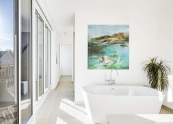 Masterbad mit freistehender Badewanne und bodengleicher Walk-In-Dusche