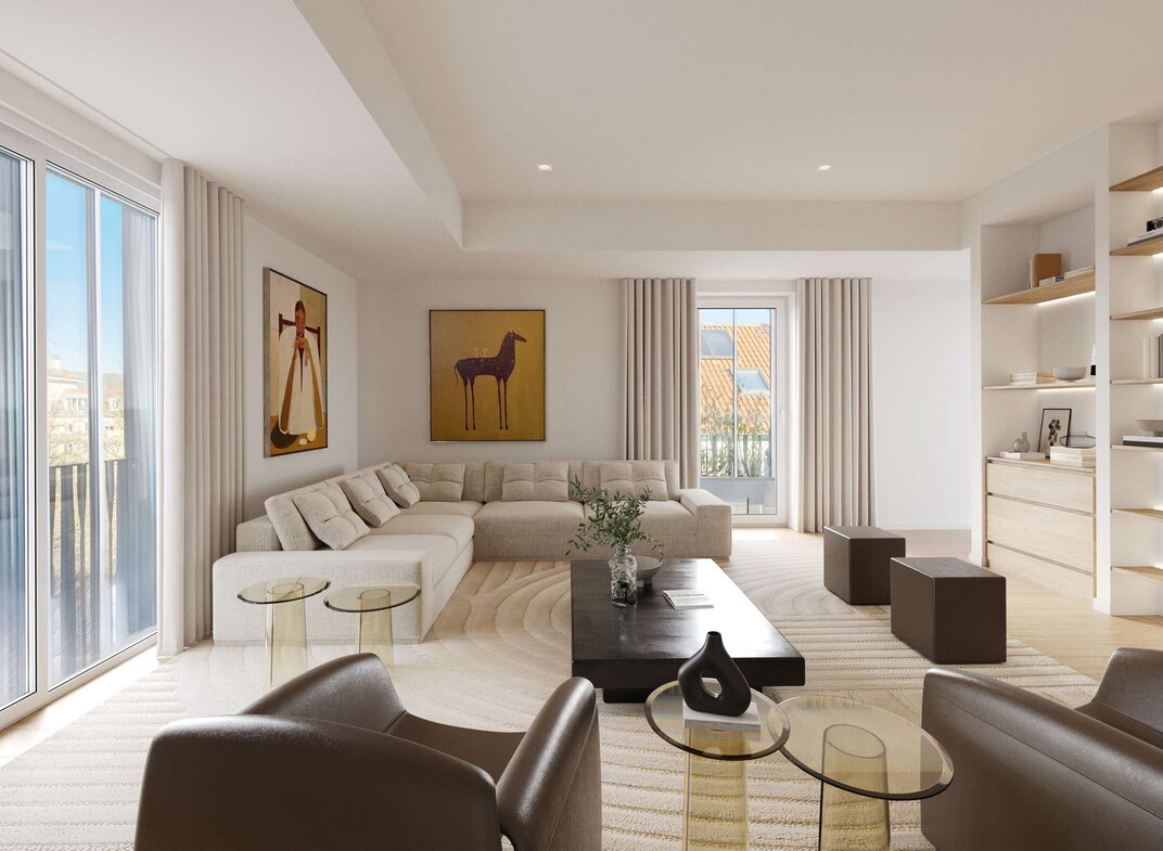 Großzügiger Wohnbereich mit Balkon