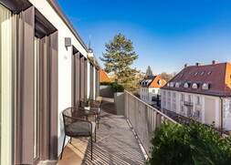 Umlaufende Terrasse Blick mit ins Grüne & Villenpanorama