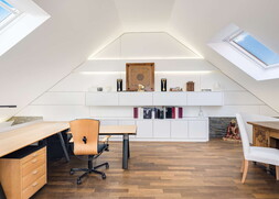 Galerie mit Bibliothek