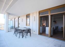 Sonnige West-Dachterrasse mit direktem Zugang zur Küche