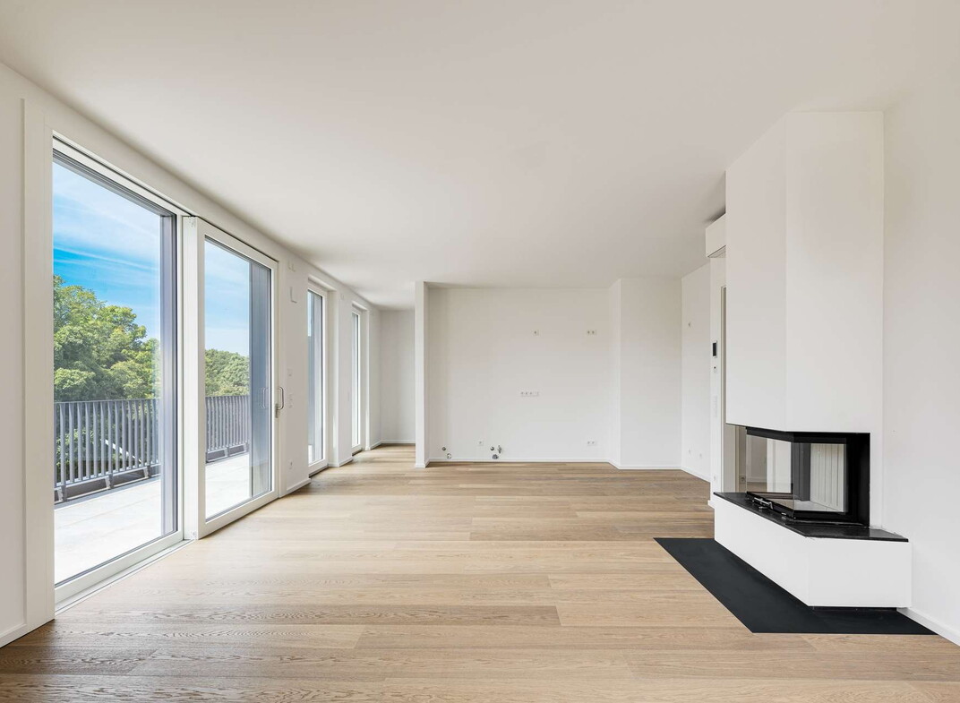  Wohn-/Essbereich mit Kamin 